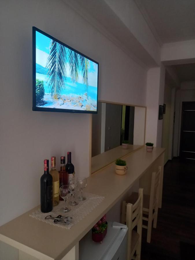 Vladimir Estate Hotel Гирокастра Экстерьер фото