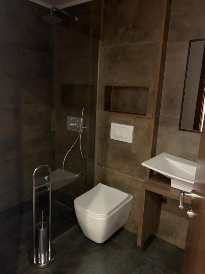 Vladimir Estate Hotel Гирокастра Экстерьер фото