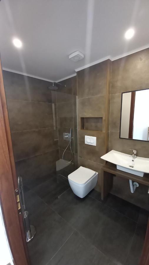 Vladimir Estate Hotel Гирокастра Экстерьер фото