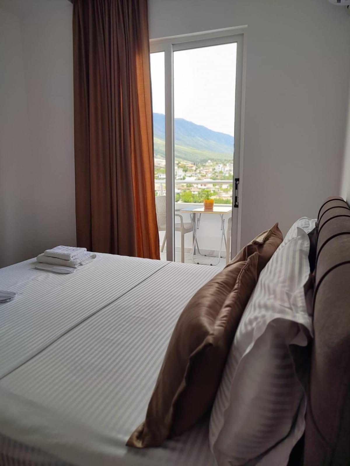 Vladimir Estate Hotel Гирокастра Экстерьер фото